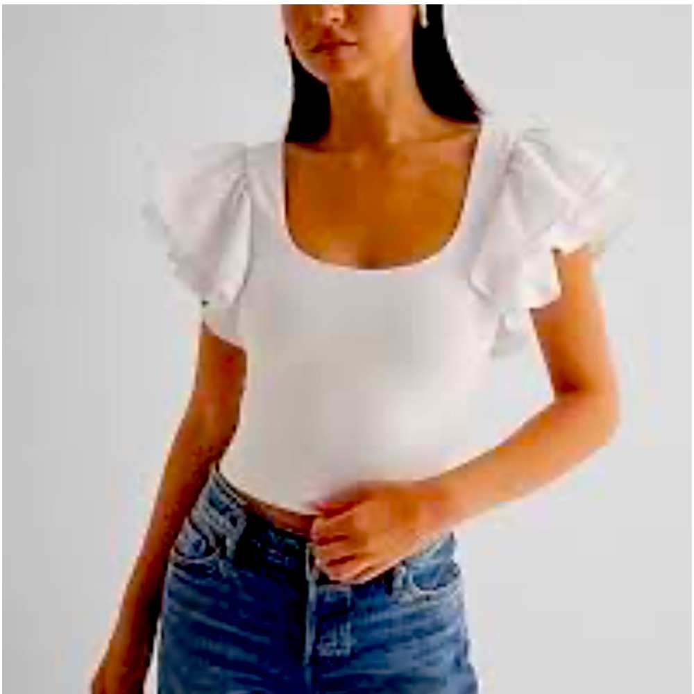 NWOT Ruffle Sleeve crop top